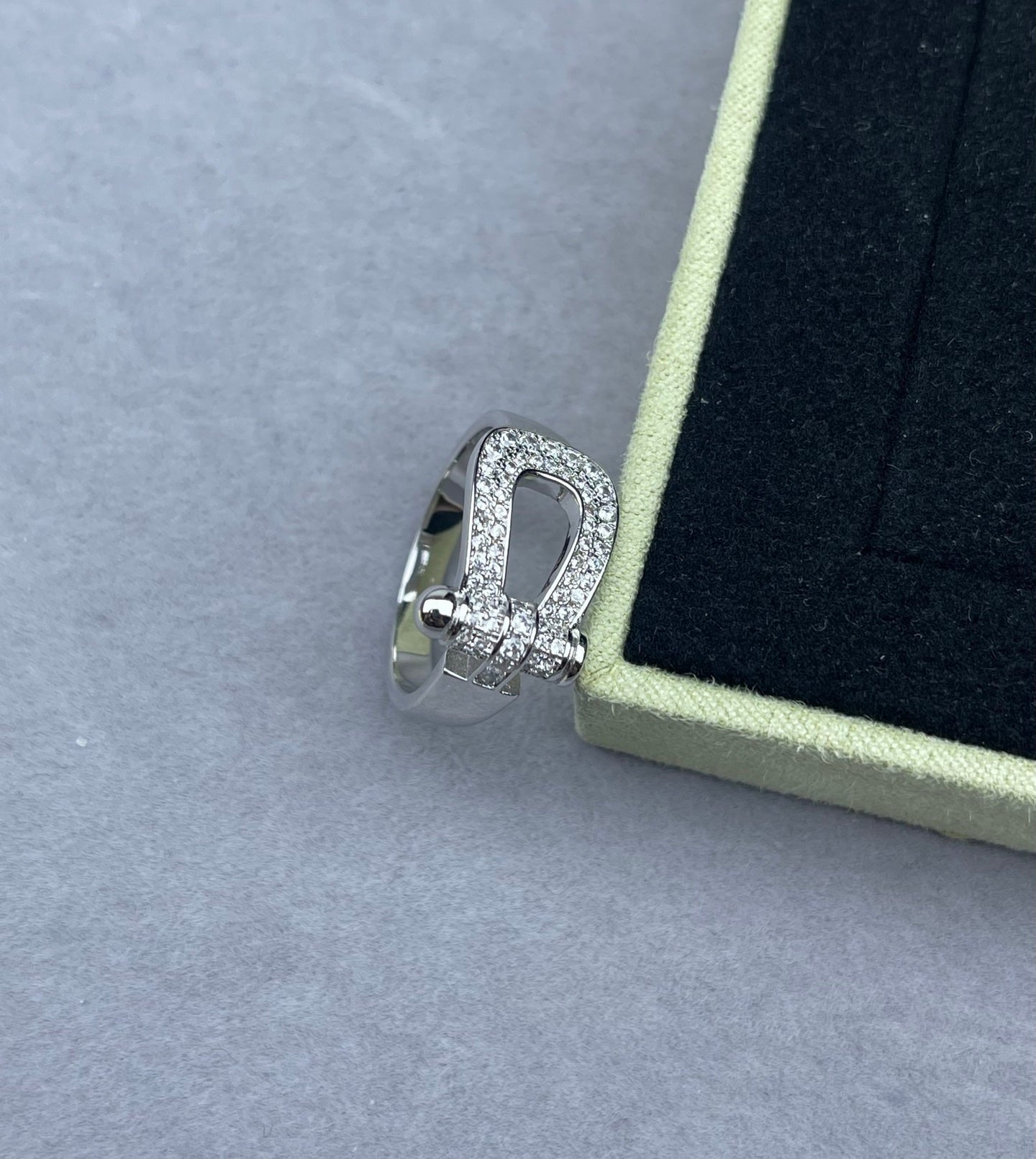 [Dawnora Jewelry]Wide Hoof-Shaped Diamond-Studded Ring